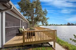 Lake house unit 1 By Dream Vacation