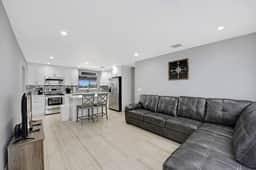 Lake house unit 1 By Dream Vacation