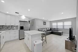 Lake house unit 1 By Dream Vacation