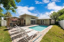 Home with pool by Dream Vacation unit 263