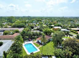 Home w/pool by Dream Vacation unit 332