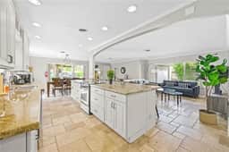 Home w/pool by Dream Vacation unit 332