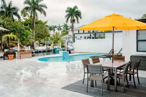 Bimini Bliss: Waterfront Pool Retreat By Dream Vacation - Image 1
