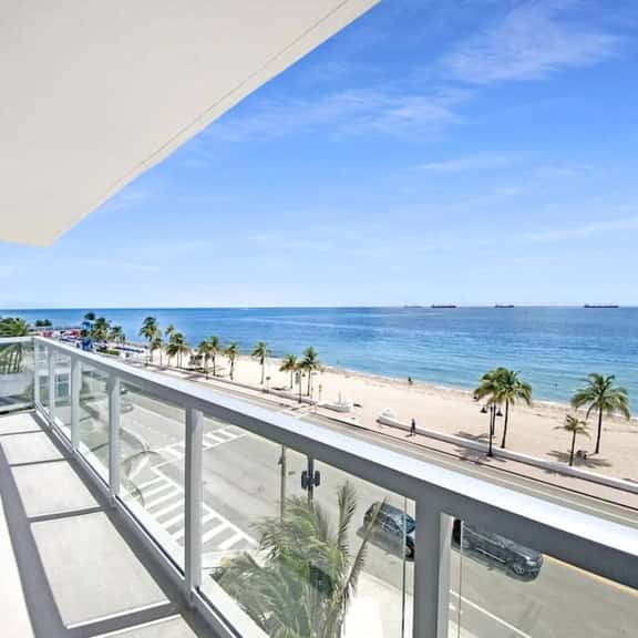 Luxury beachfront Condo By Dream Vacation - Image 1