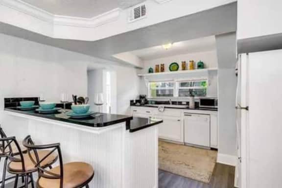 Historic Apt | Walk to Downtown & Arts