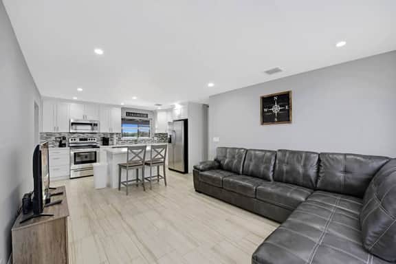 Lake house unit 1 By Dream Vacation