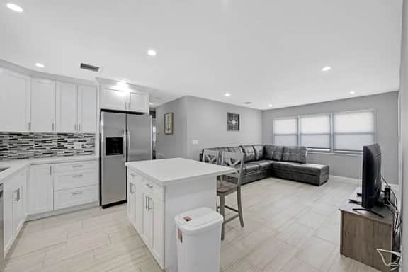 Lake house unit 1 By Dream Vacation