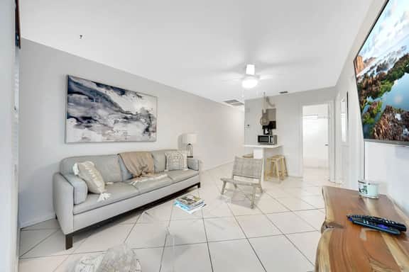 Beach Unit 4 by Dream Vacation