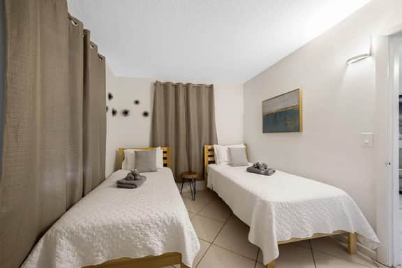 Beach Unit 4 by Dream Vacation