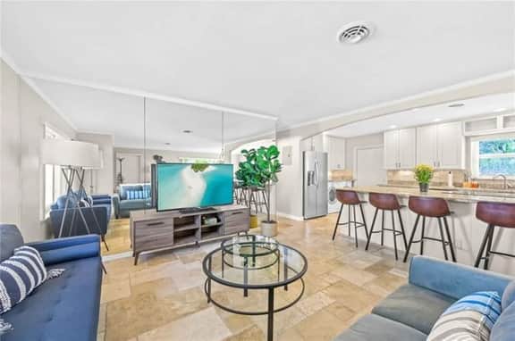 Home w/pool by Dream Vacation unit 332