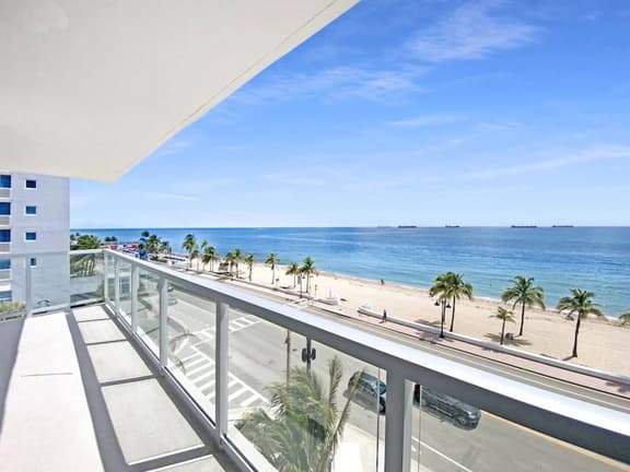 Luxury beachfront Condo By Dream Vacation