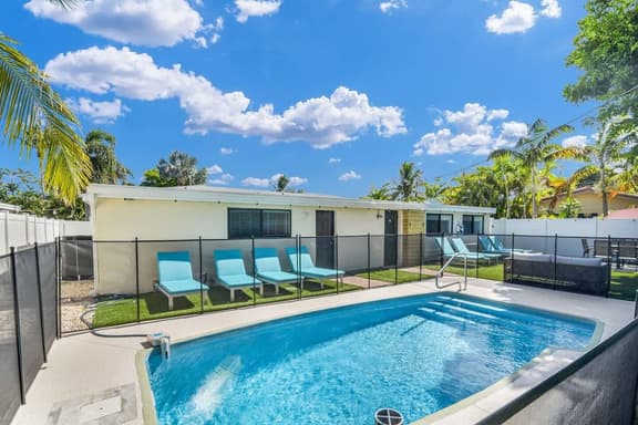 Surf Theme 4 Bed/3 Bath House W Heated Pool